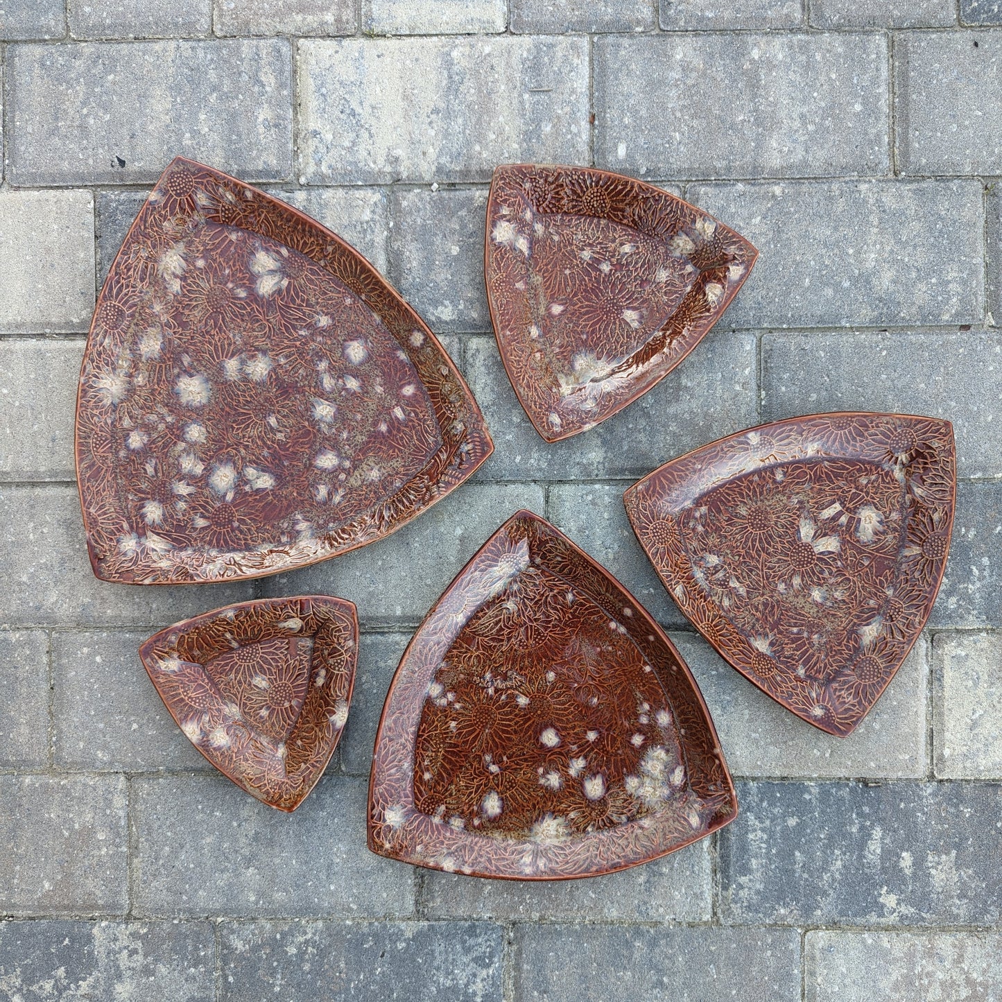 Sunflower triangle dish (10.5 inch)