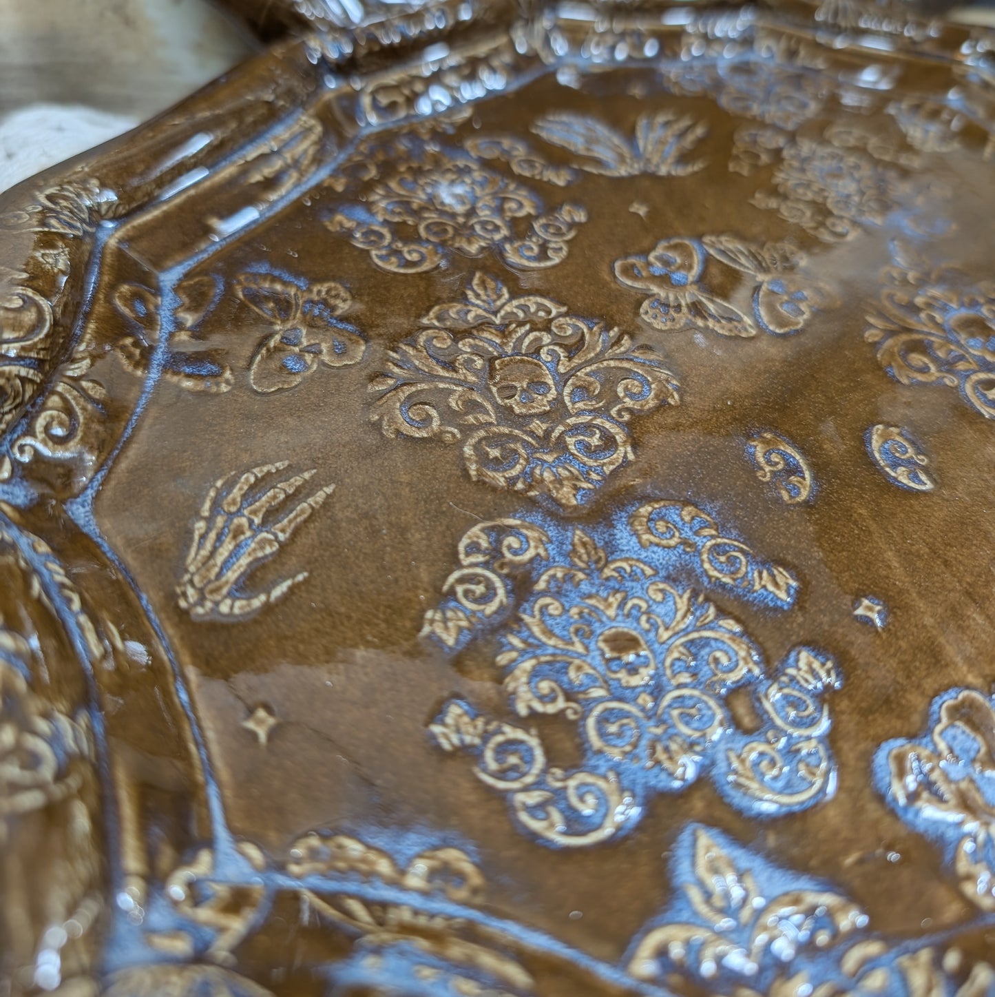 Large oval tray (butterfly skulls)