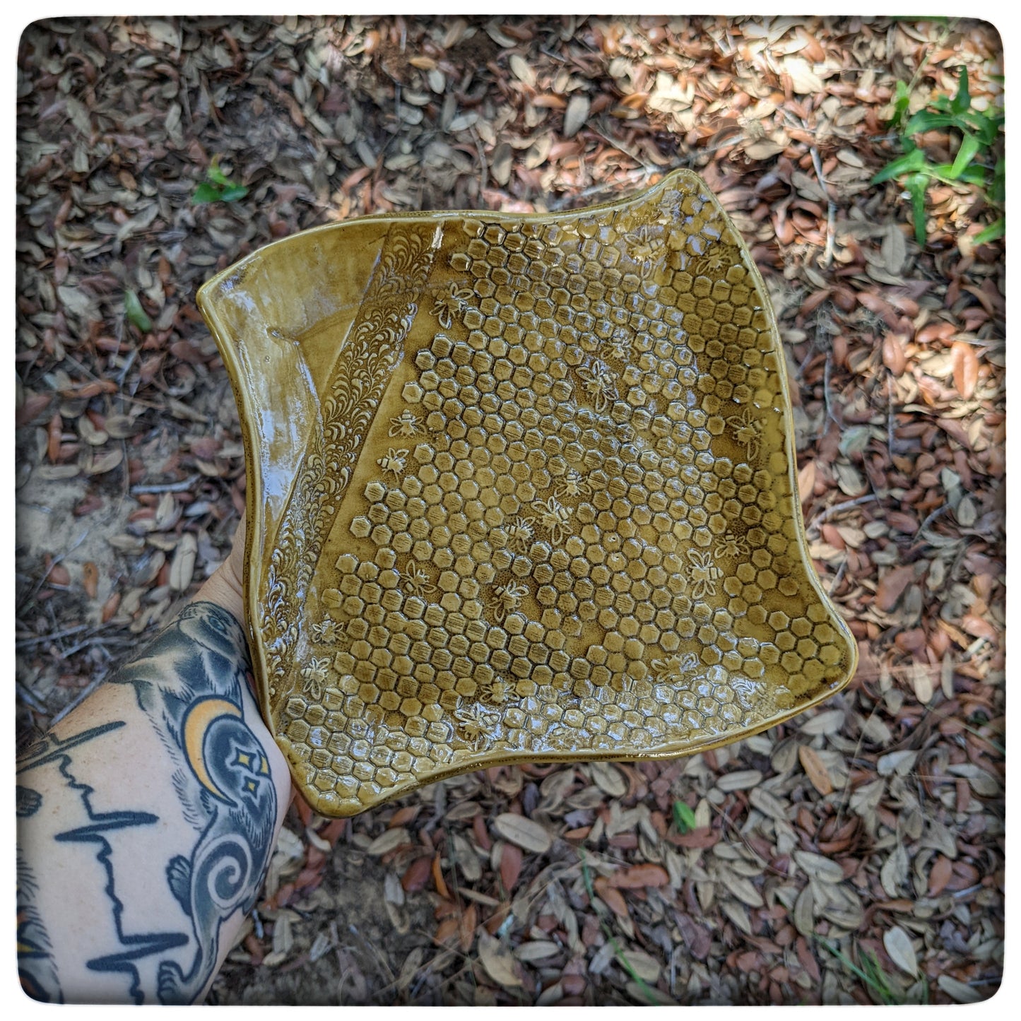 Honeycomb swoopy square plate (7 inch)