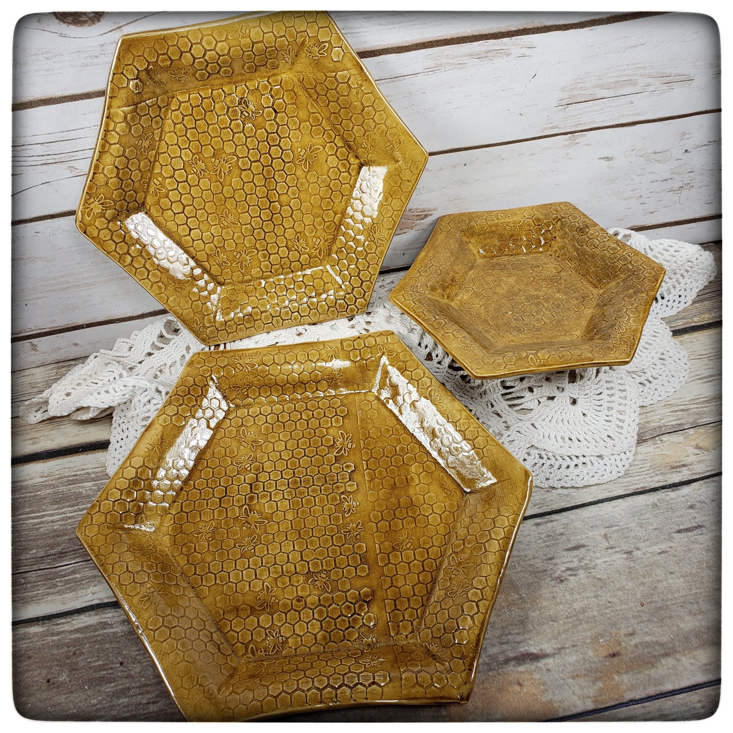 Honeycomb hexagon dish (7 inch)