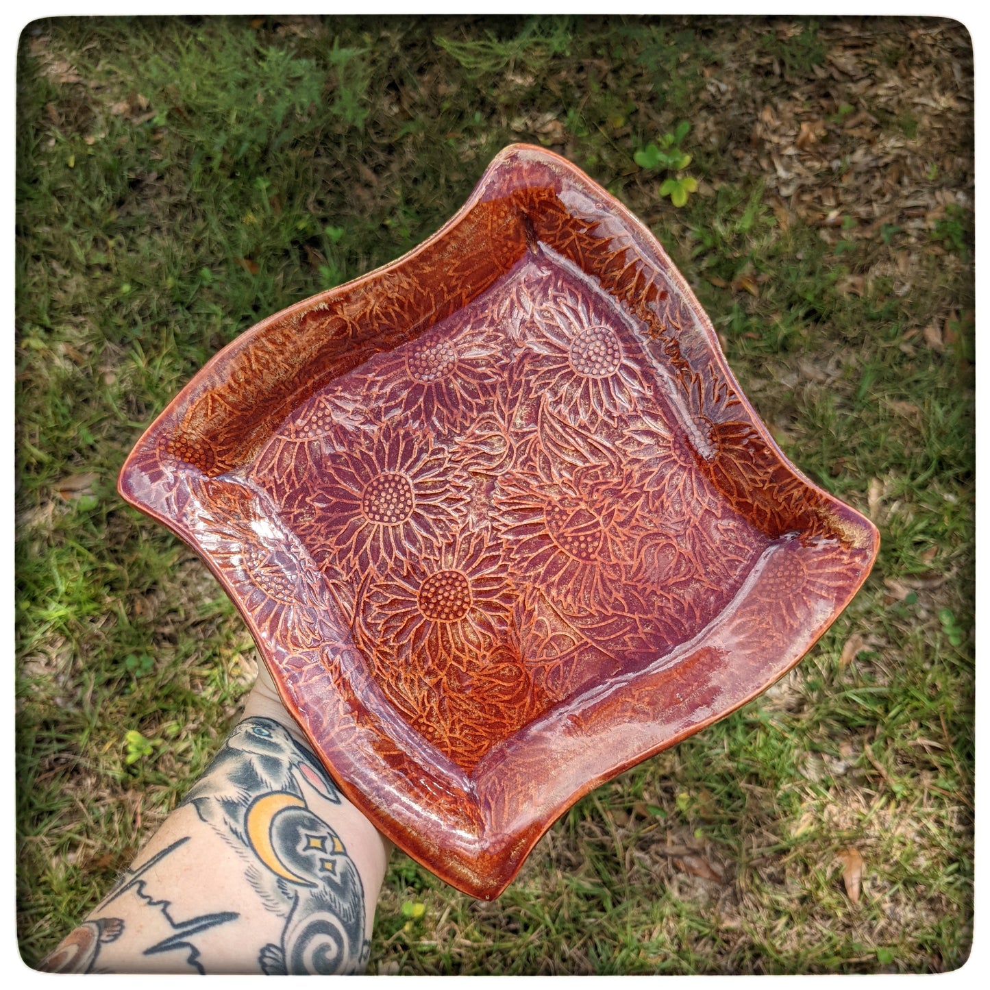 Sunflower swoopy square plate (7.5 inch)