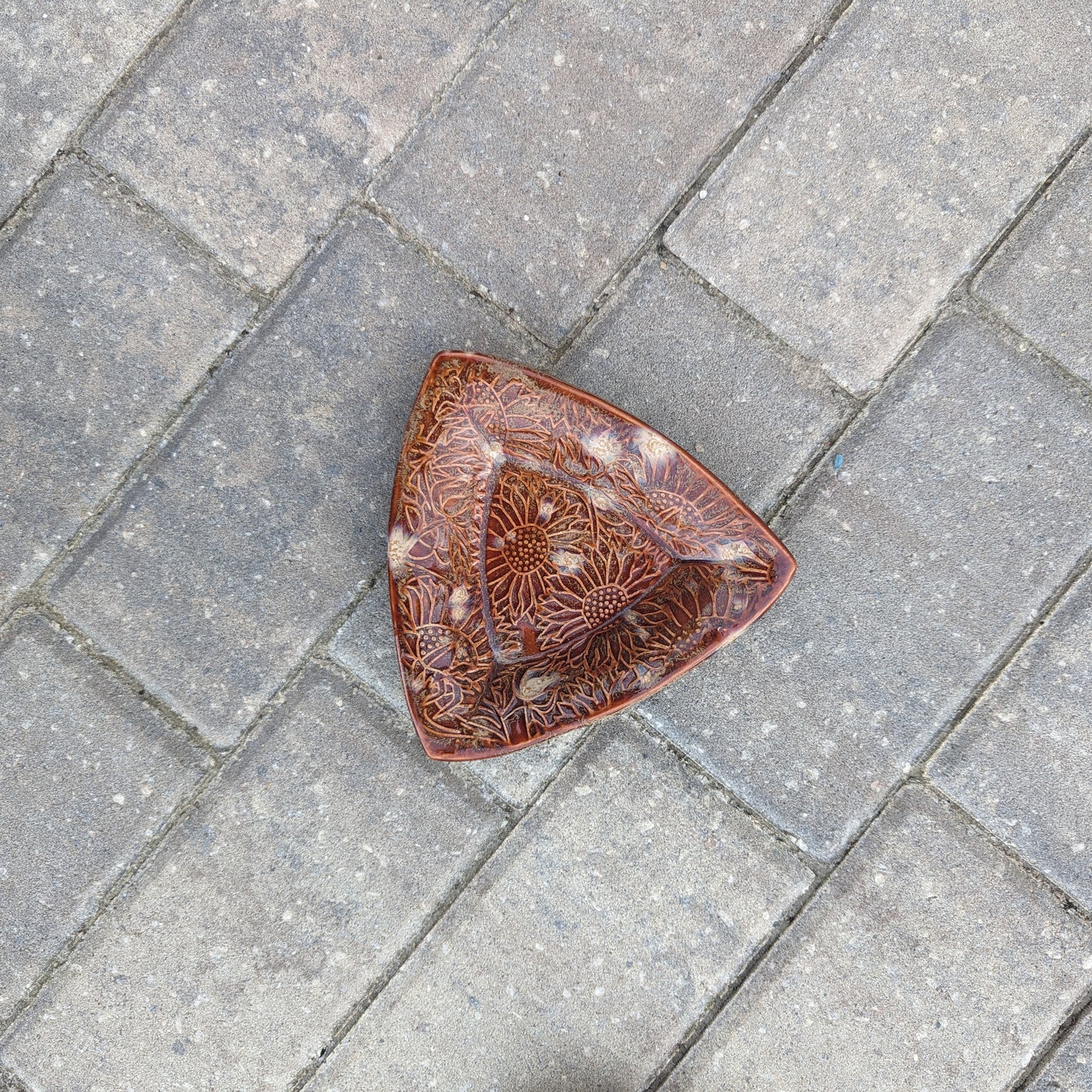 Sunflower triangle dish (5.5 inch)