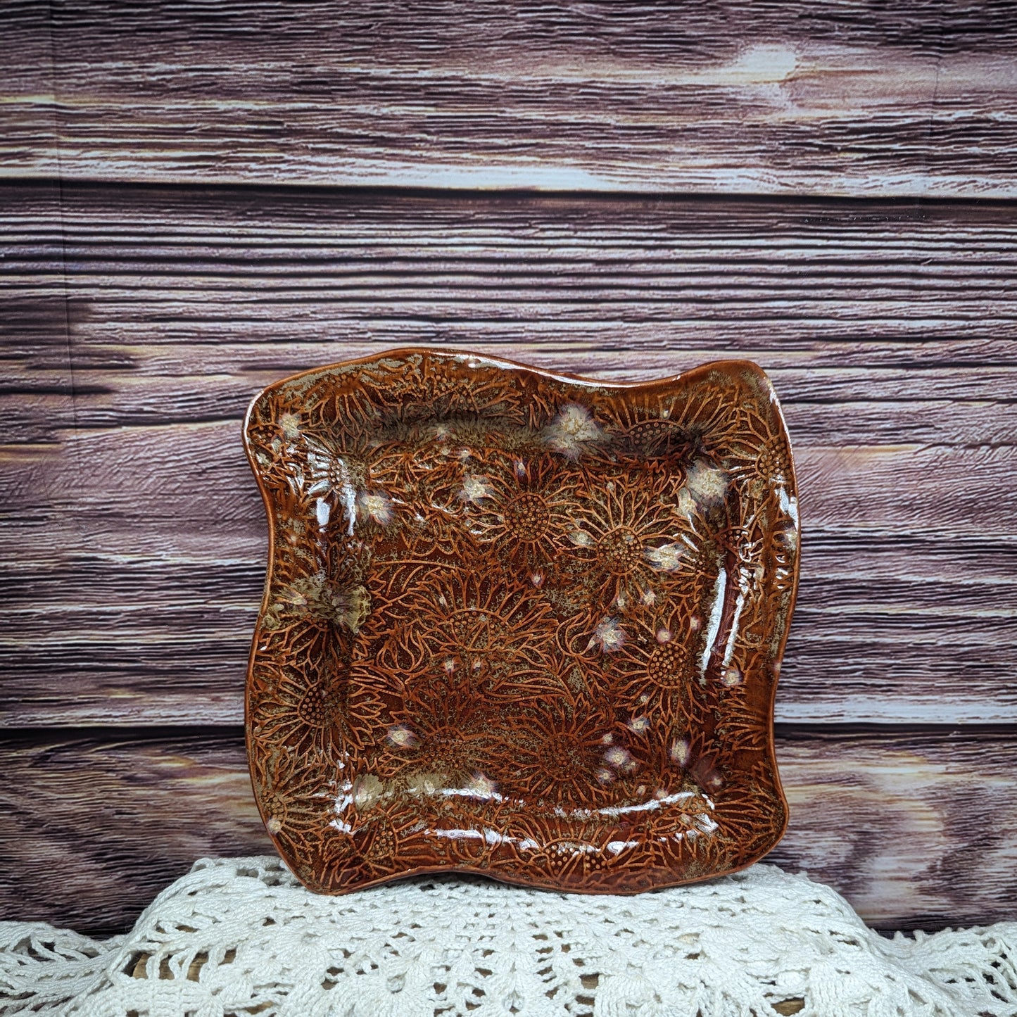 Sunflower swoopy square plate (7.5 inch)