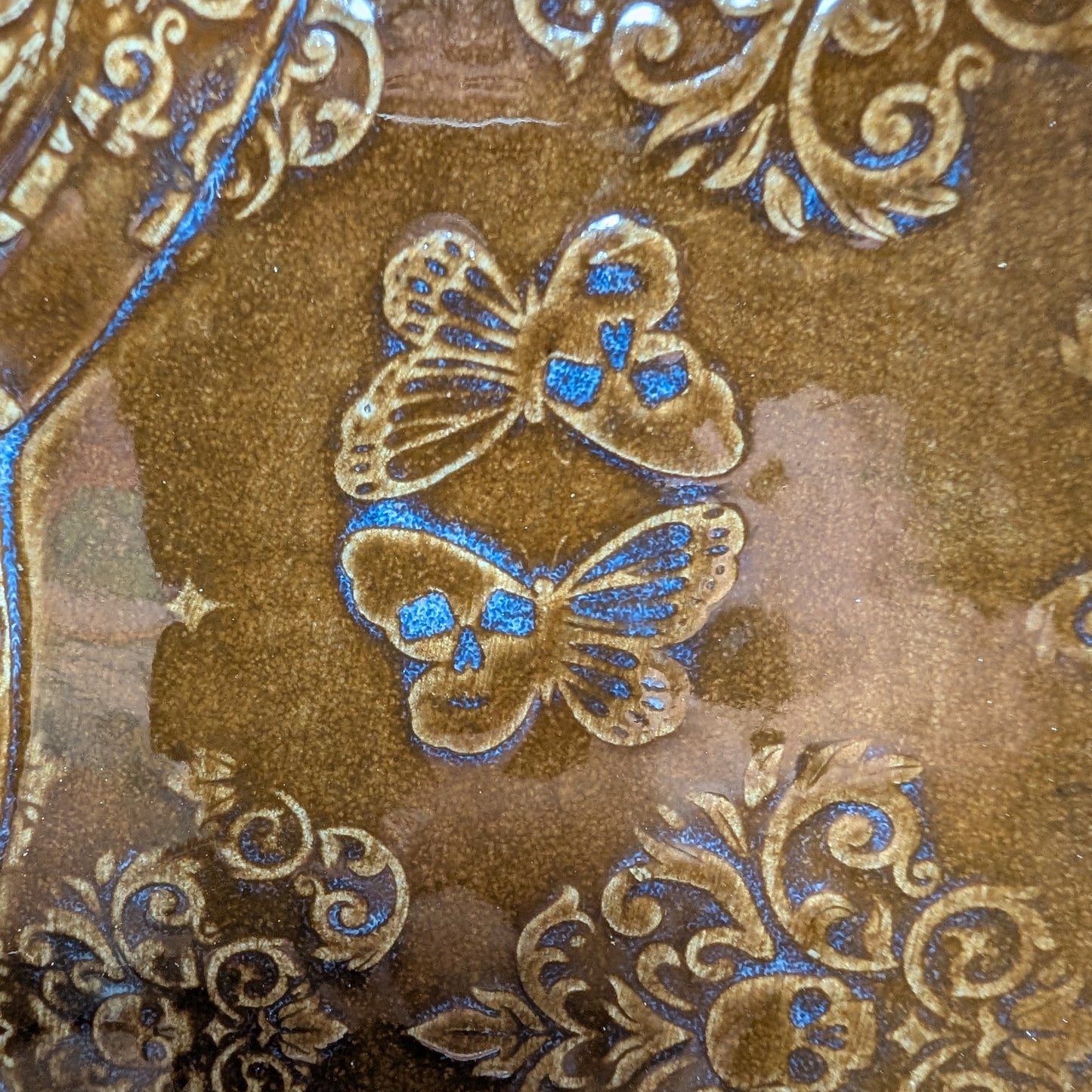 Small oval tray (butterfly skulls)