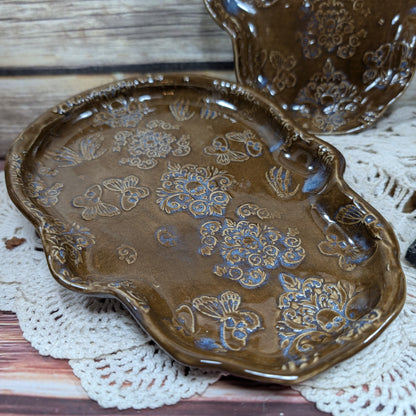 Skull-shaped tray (butterfly skulls)