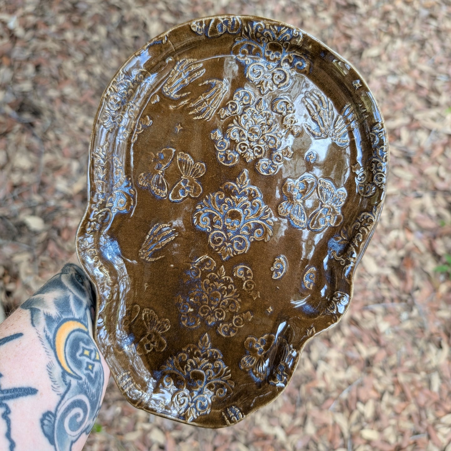 Skull-shaped tray (butterfly skulls)