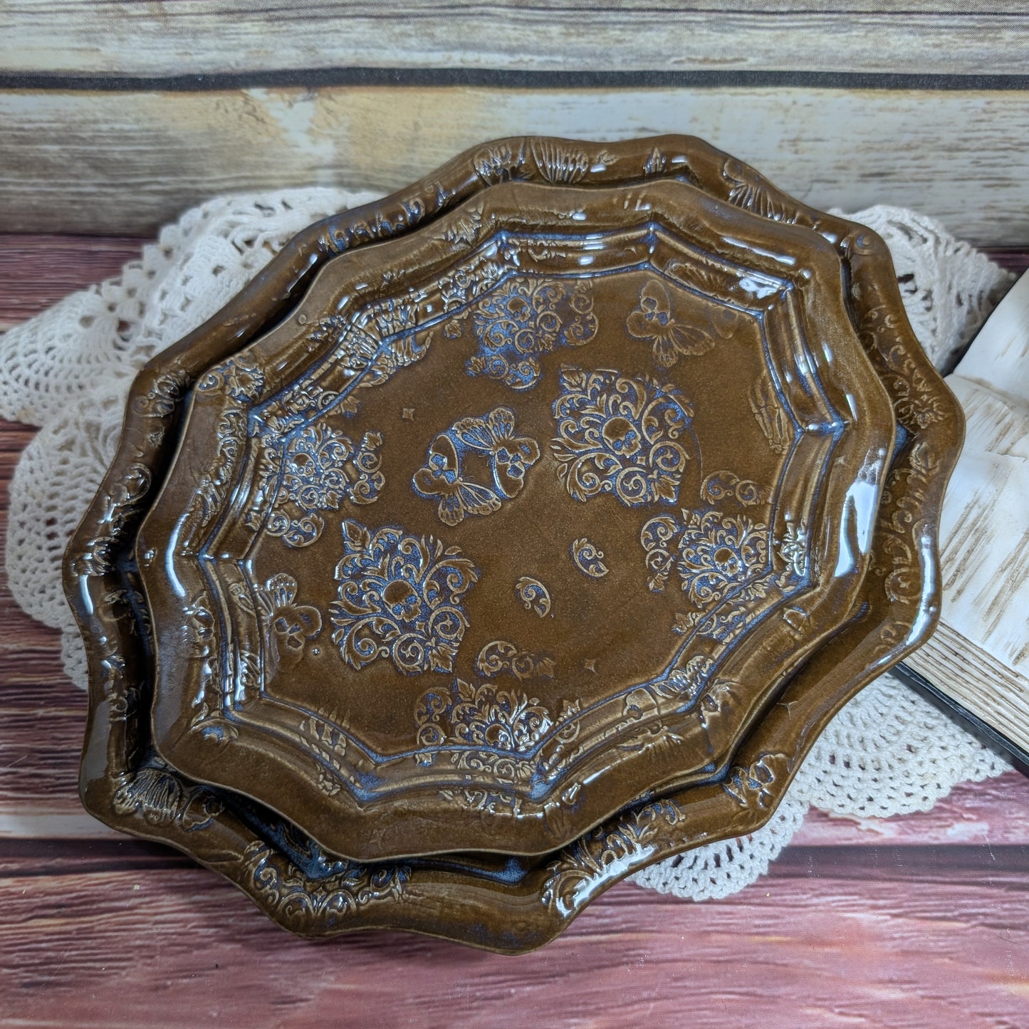 Small oval tray (butterfly skulls)