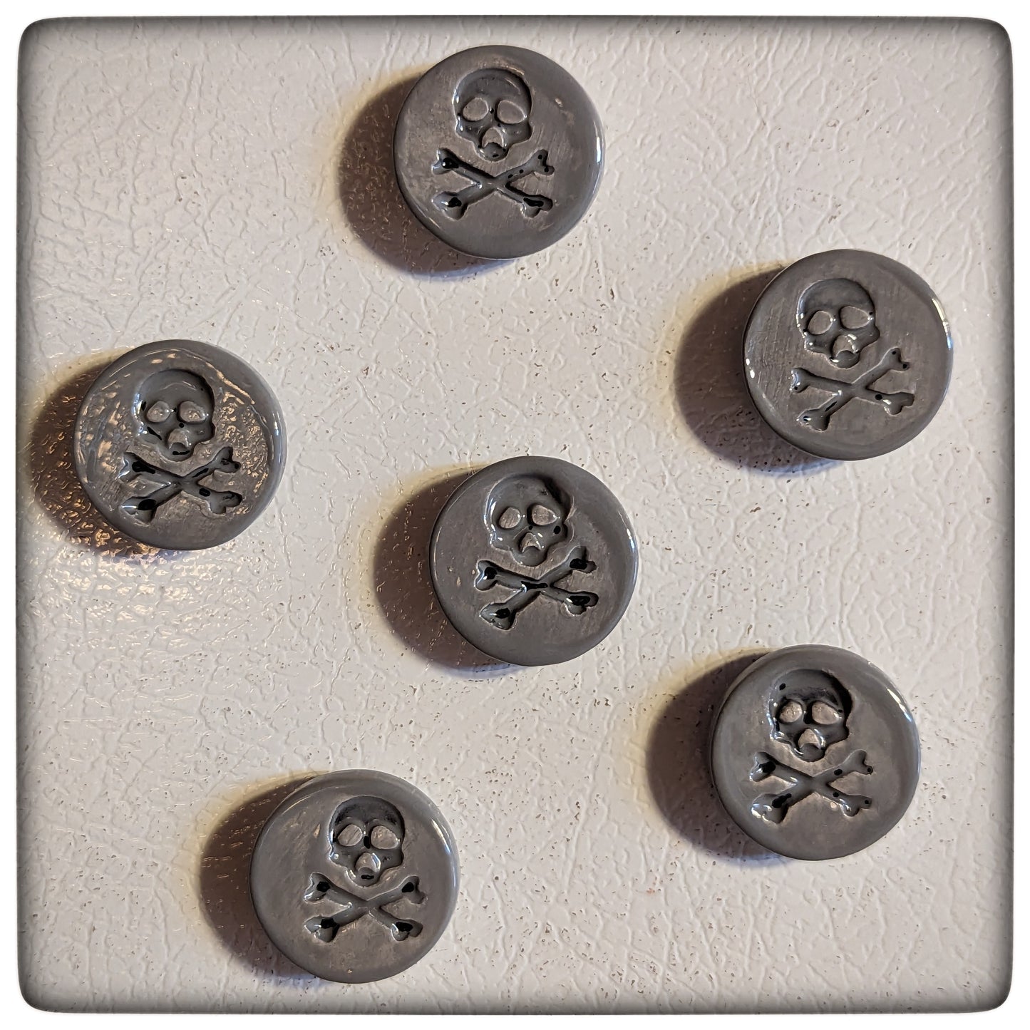 Skull & Crossbones magnet