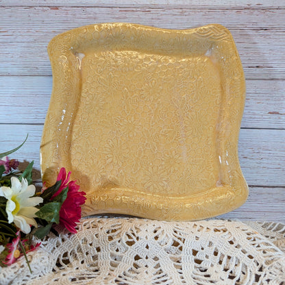 Honeycomb swoopy square plate (10 inch)