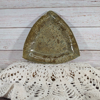 Grapevine Triangle Dish (7 inch)