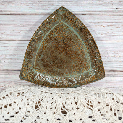 Grapevine Triangle Dish (8.5 inch)