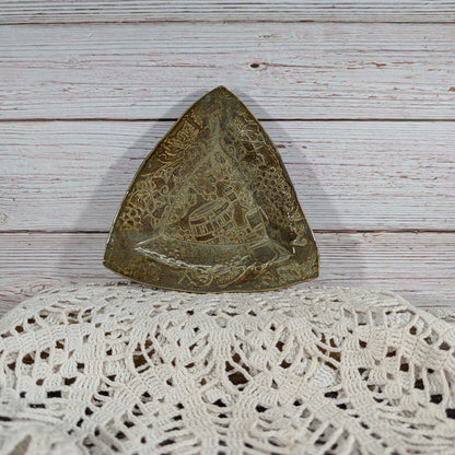 Grapevine Triangle Dish (5.5 inch)