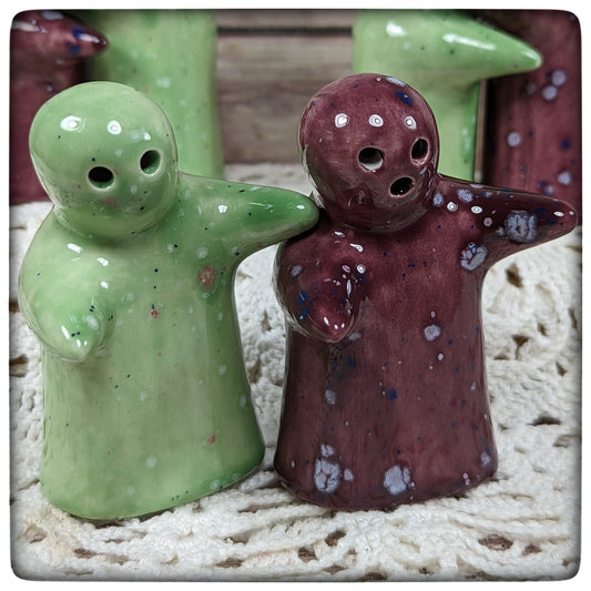 Salt & Pepper shakers (Hugging Pair)