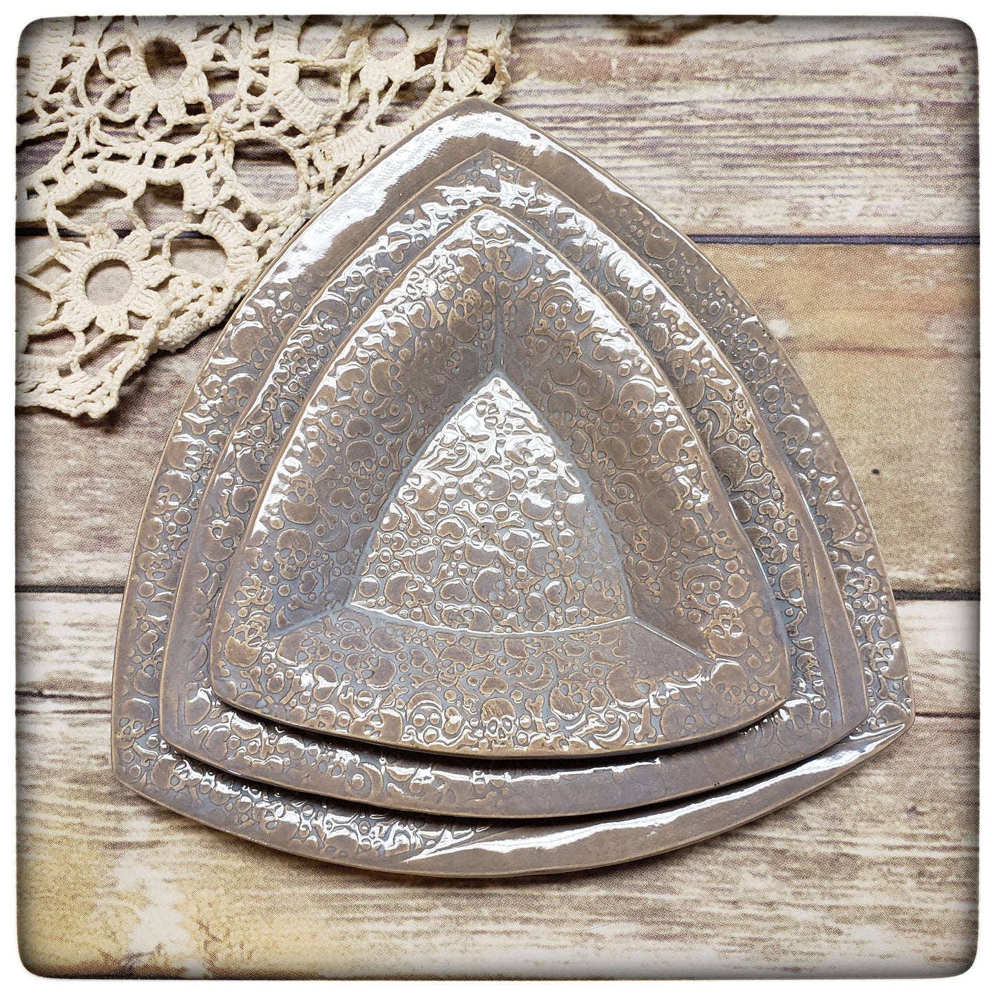 Skull triangle dish (5.5 inch)