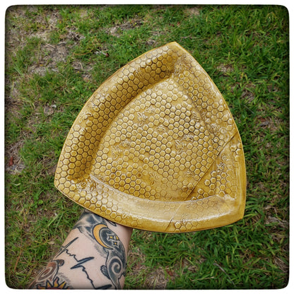 Honeycomb triangle dish (8.5 inch)
