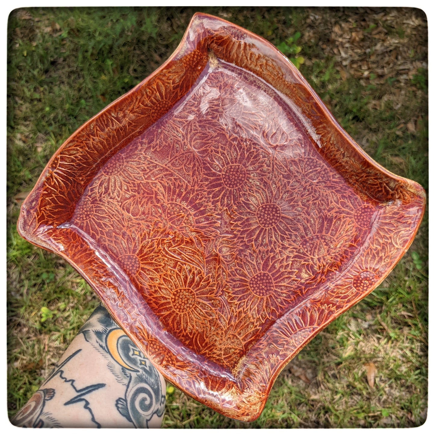 Sunflower swoopy square plate (8.5 inch)
