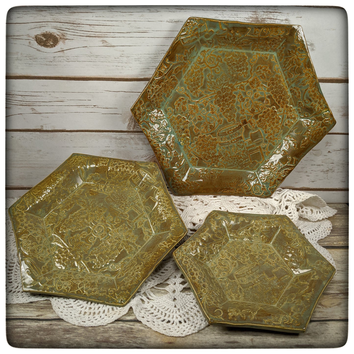 Grapevine Hexagon Dish (7 inch)