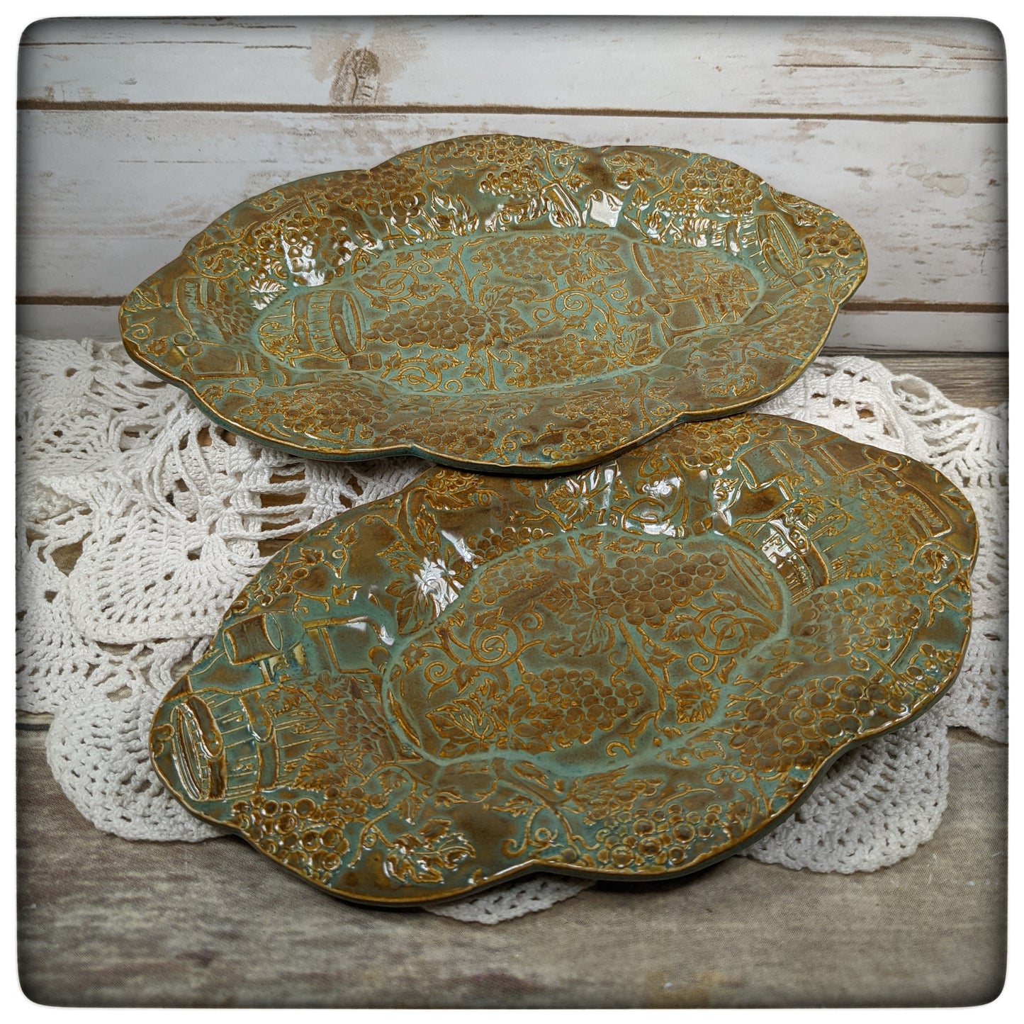 Grapevine Oval Nesting dishes (set of two)