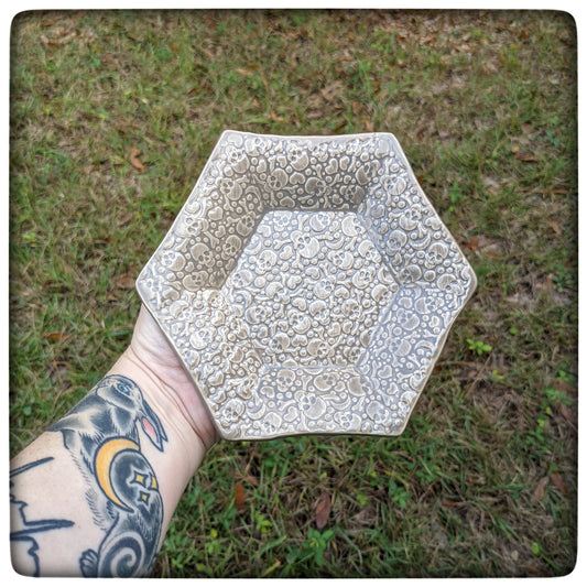 Skull hexagon dish (5.5 inch)