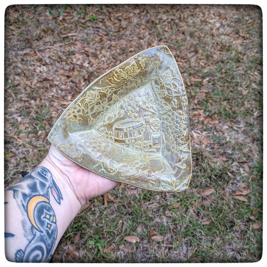 Grapevine Triangle Dish (5.5 inch)