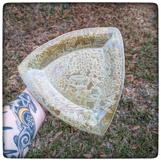 Grapevine Triangle Dish (7 inch)