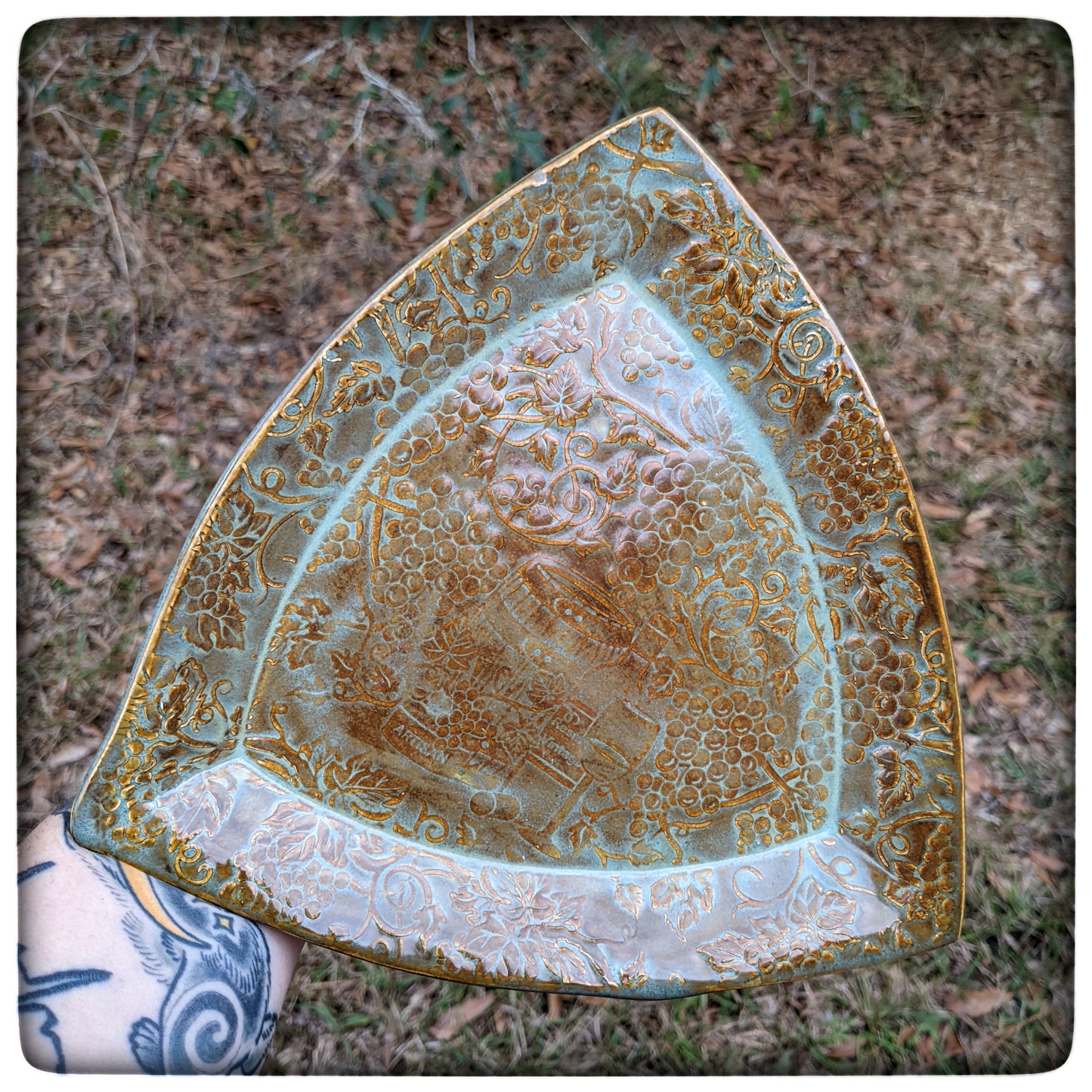 Wine triangle dish (8.5 inch)