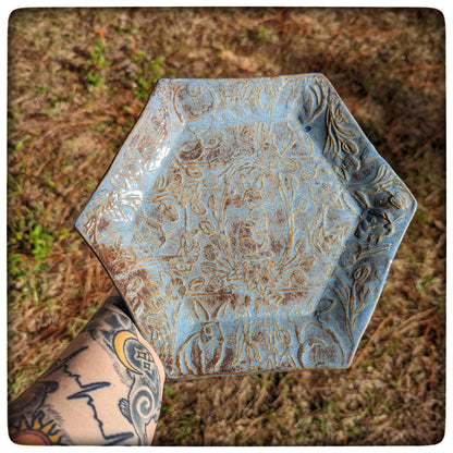 Rabbit hexagon dish (8.5 inch)