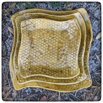 Honeycomb swoopy square plate (5.5 inch)